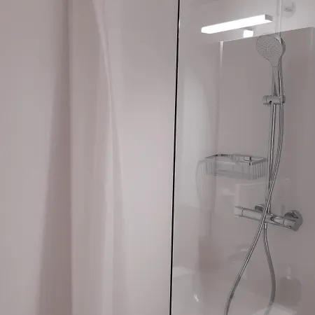 Spacieux T2 Avec Wifi, Parking Inclus, Proche Centre *